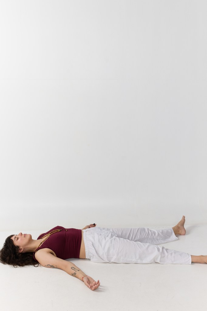 posture de savasana, le cadavre. 